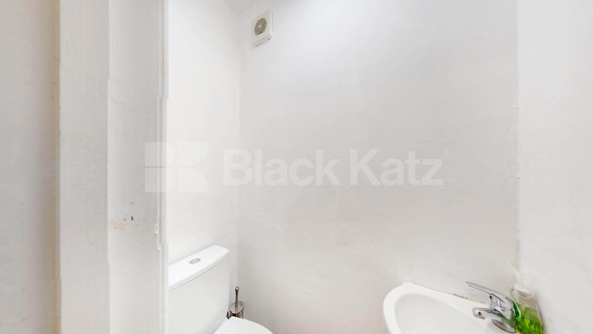 Bright & Spacious 2-Bed Flat to Rent – Minutes from Camden Town Station Camden High Street, Camden